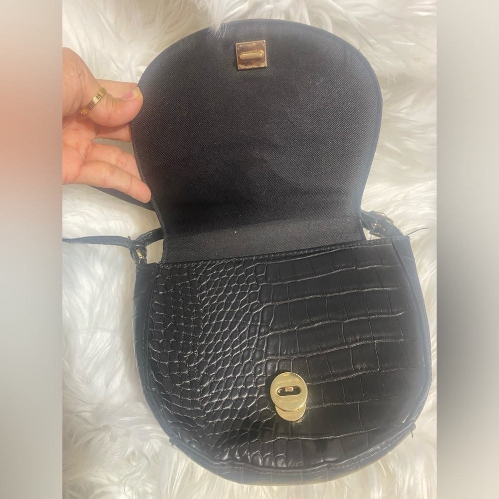 A New Day Black Crossbody Bag with Croc-Embossed Texture - Picture 5 of 7